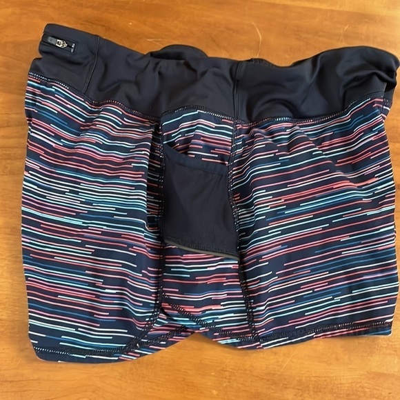 ATHLETA Running Shorts Size XL - Picture 6 of 11